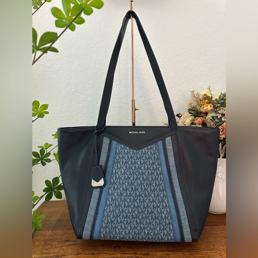 KORS Michael Kors Blue Tote Bag with Geometric Pattern